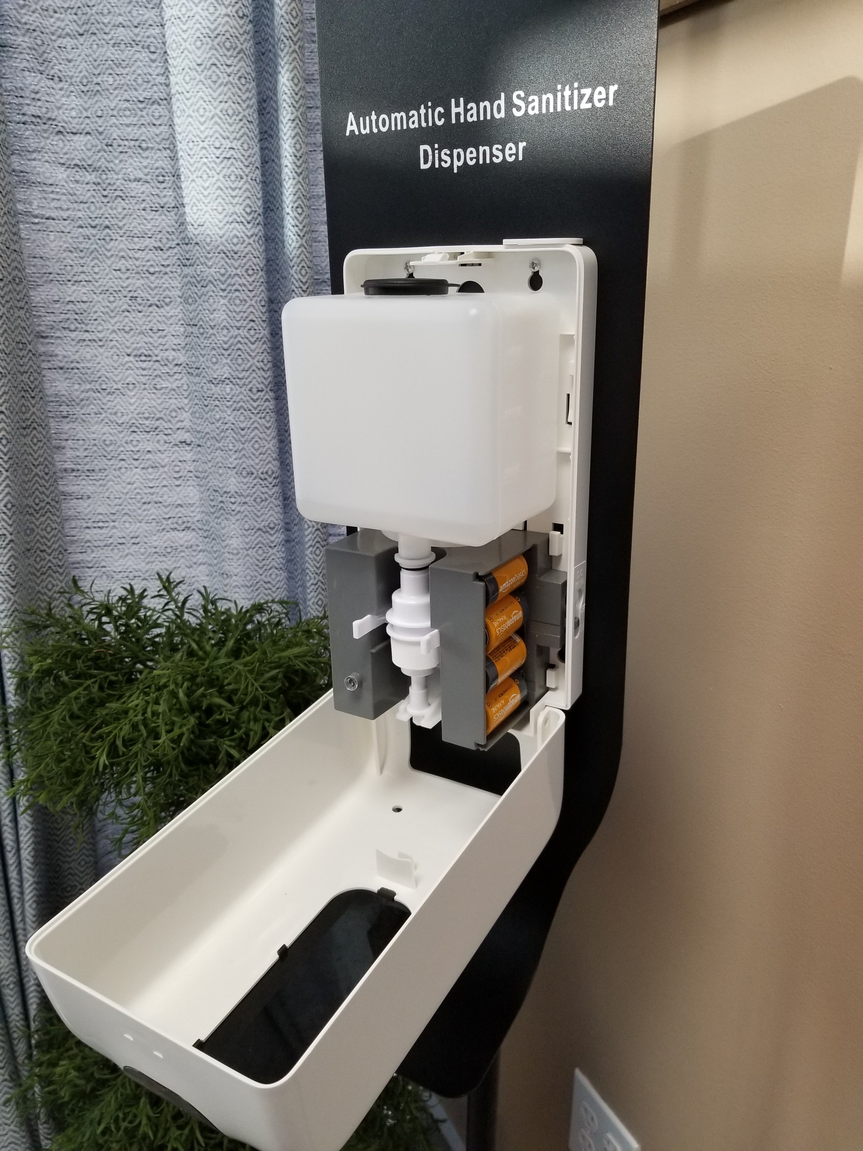 No touch hand clearance sanitizer dispenser